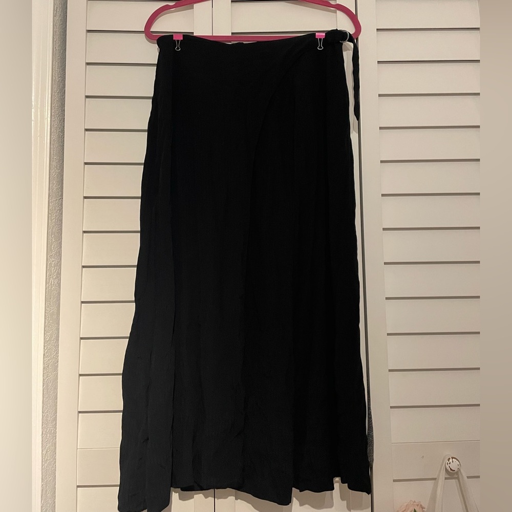 UNIQLO Haijaimi Black Skirt